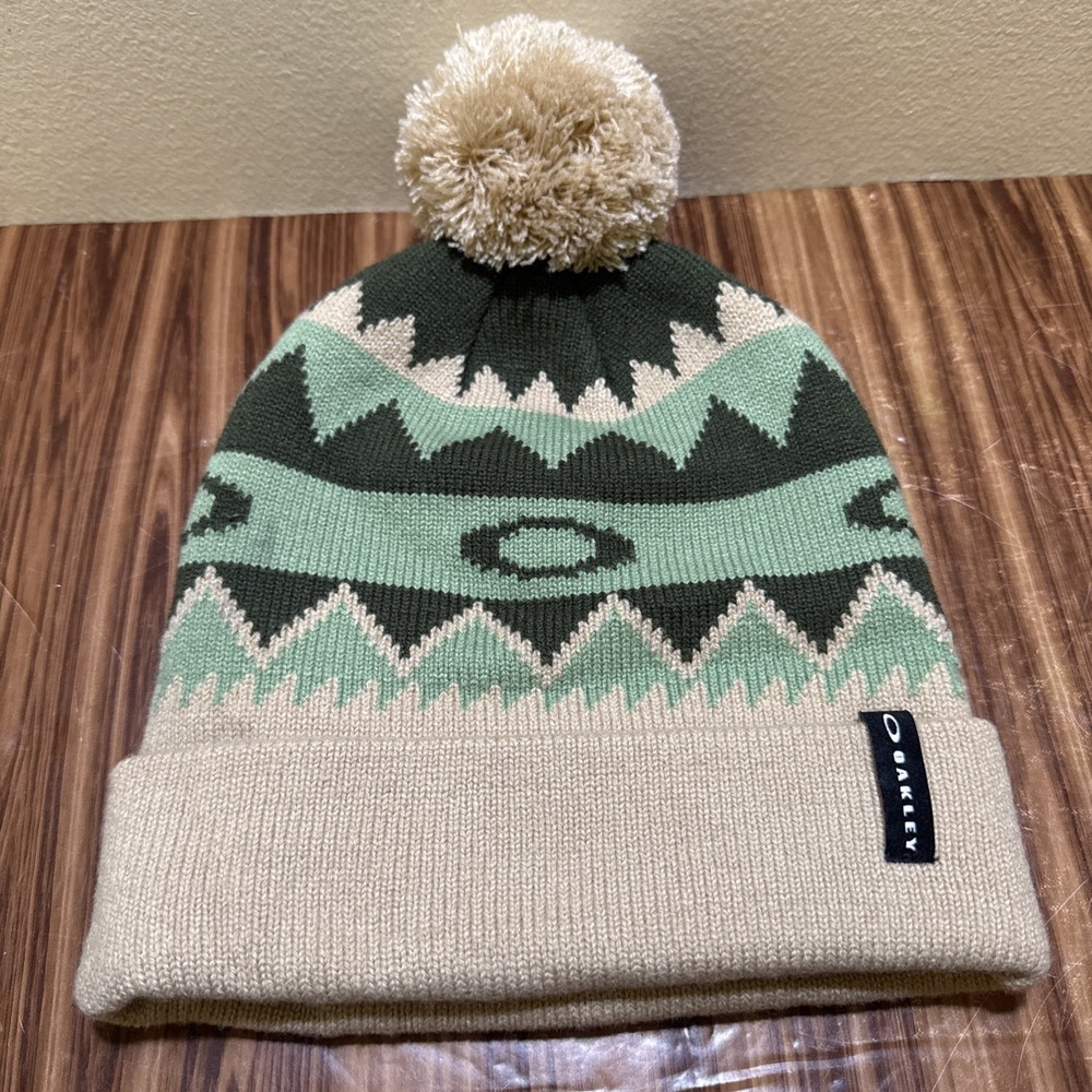 Oakley Nordic Pattern Green & Tan Pom Beanie‎